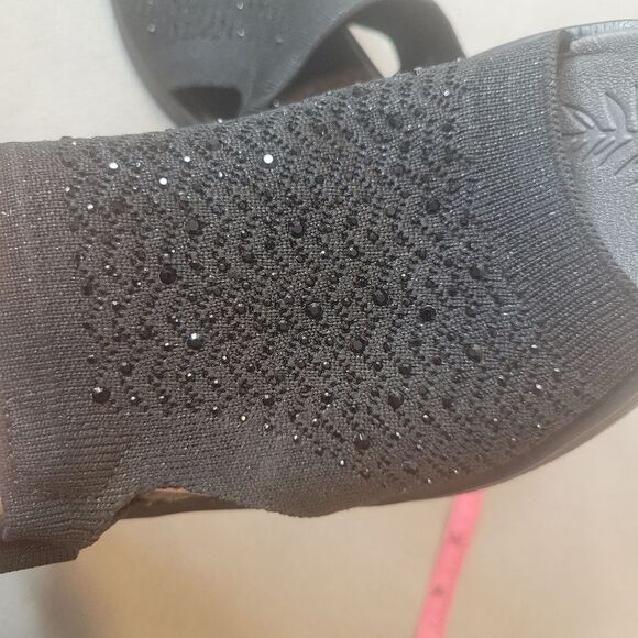 Bzees Women's Star Bright Black Wedge Sandals Size 7.5 M - Picture 8 of 8